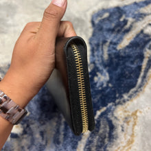 Load image into Gallery viewer, GUCCI BLACK BIFOLD ZIPPY
