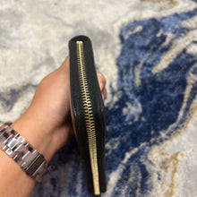 Load image into Gallery viewer, GUCCI BLACK BIFOLD ZIPPY
