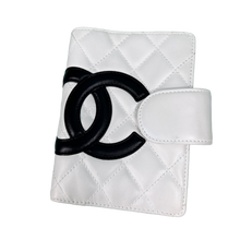 Load image into Gallery viewer, CHANEL CAMBON BLACK CC ON WHITE CALF LEATHER SKIN AGENDA WITH HOT PINK INTERIOR
